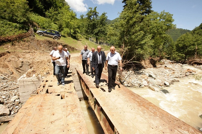 შუახევში უჩამბის ხიდის აღდგენითი სამუშაოები მიმდინარეობს