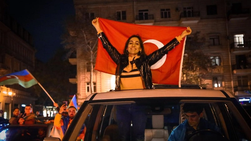 აზერბაიჯანი ყარაბაღში ომის დასრულებას ზეიმობს | ფოტო