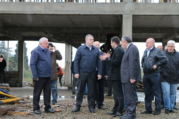 ოთარ დანელია ჩაქვში მექანიზაციის ცენტრის მშენებლობის პროცესს გაეცნო