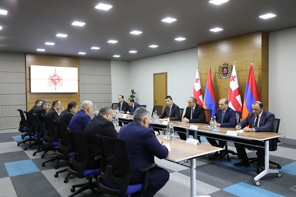 გიორგი გახარია სომეხ კოლეგას მასპინძლობს