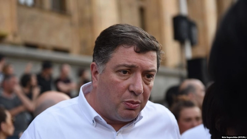 აირია ქოცისტანი და კენჭისყრა ჩააგდეს. ერთი ადგილი არ ეყოთ, მუხლები აუკანკალდათ - გიგი უგულავა