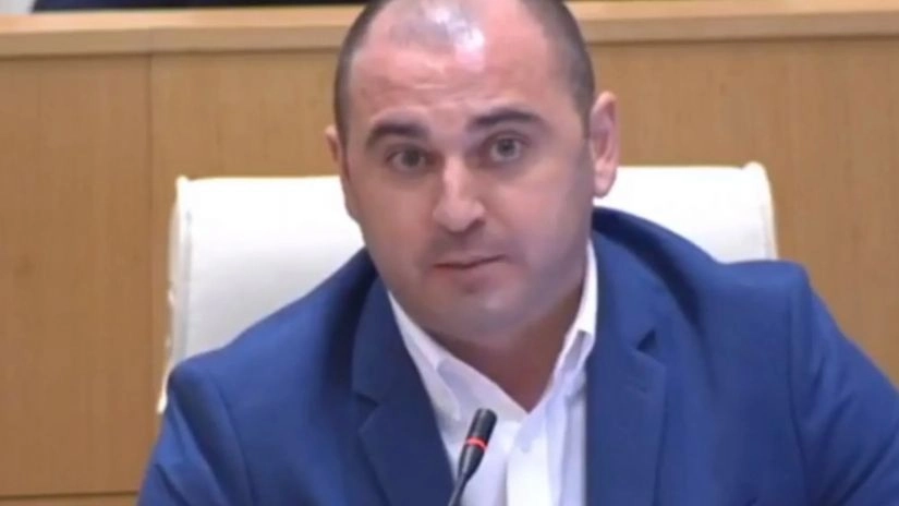 დაწყებულია ხელისუფლების გადაბარების მშვიდობიანი პროცესი. ივანიშვილმა კაპიტულაცია გამოაცხადა - ლევან ხაბეიშვილი
