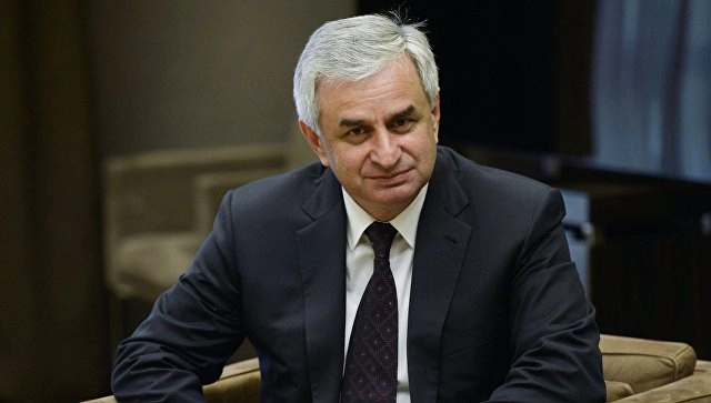 რაულ ხაჯიმბამ ოპონენეტებს ე.წ. მინისტრთა კაბინეტში თანამდებობები შესთავაზა