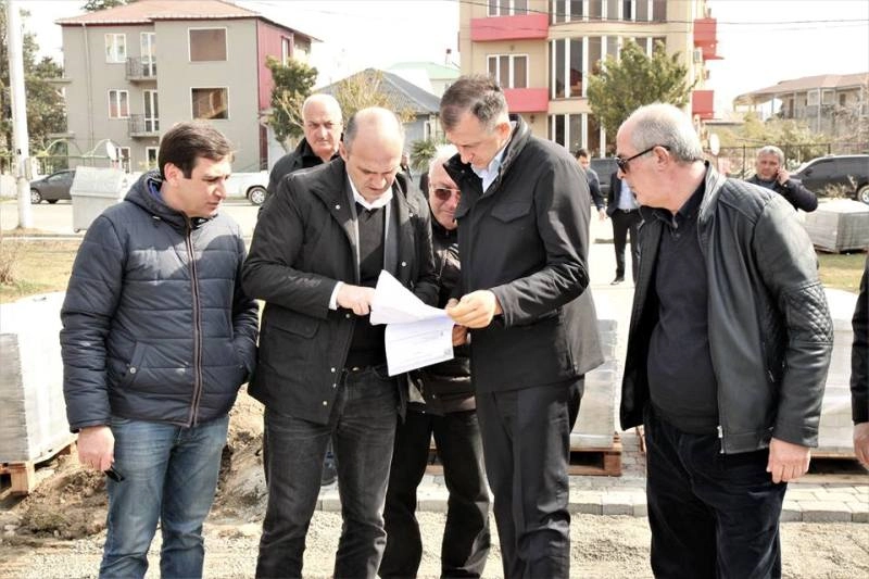 ზურაბ პატარაძე ქობულეთში მიმდინარე ინფრასტრუქტურულ სამუშაოებს გაეცნო