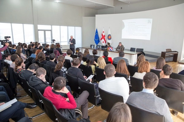 გერმანიისა და ლონდონის პროფესორებმა საჯარო ლექცია წაიკითხეს