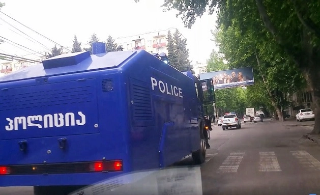 აქციის ტერიტორიაზე წყლის ჭავლის მანქანა შევიდა