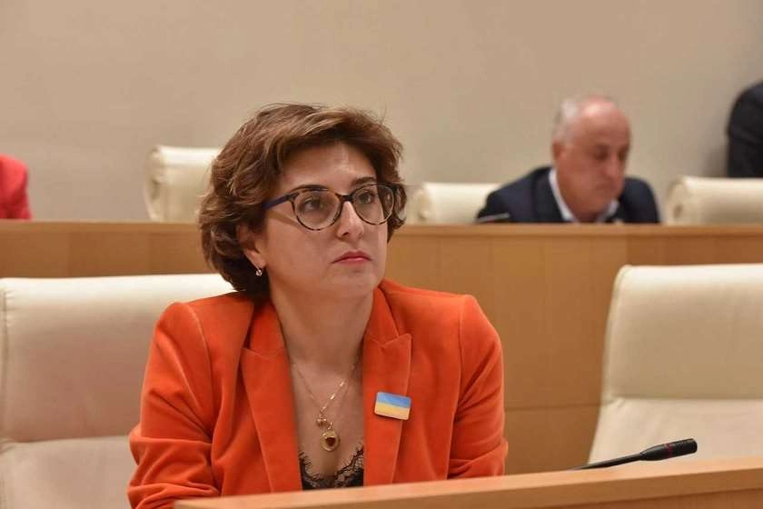 მინდა, „ქართულ ოცნებას“ შევახსენო, რომ მიხეილ სააკაშვილის პოლიტიკური წონა მის ფიზიკურ წონასთან ერთად არ იკლებს  - ხათუნა სამნიძე