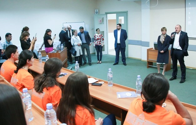 "მე ვარ იქ, სადაც ჩემი ქვეყნის ხვალინდელი წუთი იბადება" - მიმართა გიორგი მარგველაშვილმა პროექტის „მე და კონსტიტუცია" ფინალისტებს