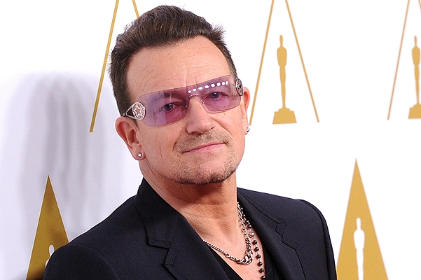 U2-ს სოლისტი ”ისლამური სახელმწიფოს” წინააღმდეგ საბრძოლველად კრის როკს, საშა ბარონ კოენსა და ემი შუმერს აგზავნის