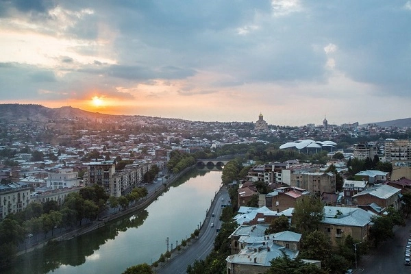 საქართველო მალე ახალი ბერლინი ან პრაღა გახდება - Vogue-ის ჟურნალისტი