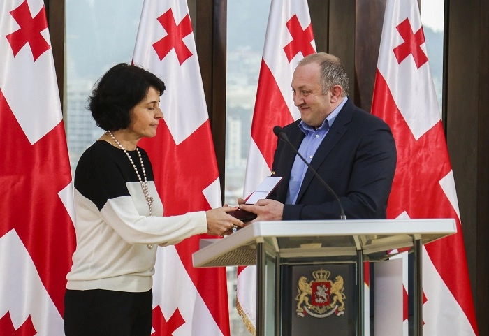 მარგველაშვილმა ქართველი ფეხბურთელი და მწვრთნელი ნოდარ ახალკაცი, სიკვდილის შემდეგ, ღირსების ორდენით დააჯილდოვა