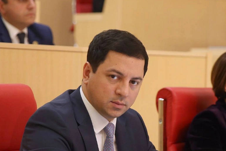 არჩილ თალაკვაძე პარლამენტის თავმჯდომარედ დაამტკიცეს