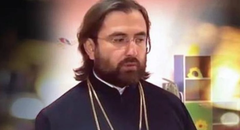 ,,მე ვიყო ჩემი ოჯახით წყეული, ან ყველა ის პიროვნება და მისი ოჯახი, ვინც მომიწყო და ჩამიდო ჩანთაში საწამლავი. აწ და უკუნისამდე, ამინ!"