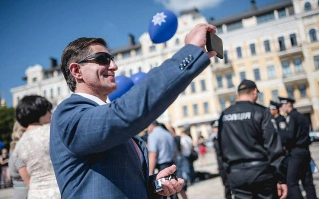 მომიტინგეებმა შს მინისტრის მრჩეველს სცემეს