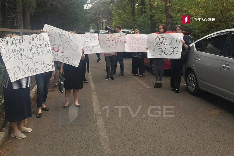 „ტექნოპარკთან“, სადაც მამუკა ბახტაძე თოქშოუების წამყვანებს ხვდება, საპროტესტო აქცია იმართება