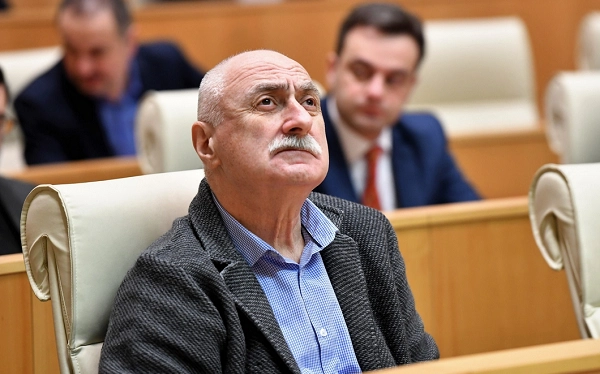 რა პოზაში გადამიყვანია პაციენტი იცი? ზოგჯერ ზურგზე მომიკიდებია, ზოგჯერ ხუთ კაცს აგვიყვანია უხერხული პოზით - ლადო კახაძე