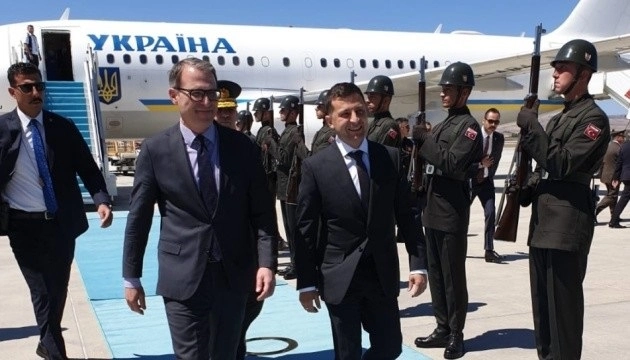 ვოლოდიმირ ზელენსკი სამუშაო ვიზიტით თურქეთში ჩავიდა