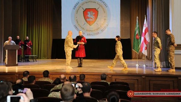 დღეს სერჟანტთა მომზადების ცენტრის სამეთაურო-საშტაბო კურსის გამოშვები საღამო გაიმართა