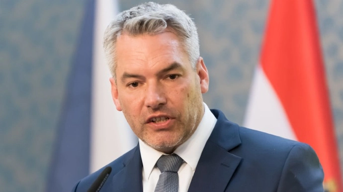 უკრაინას კანდიდატის სტატუსი იმ პირობით უნდა მიენიჭოს, თუ იგივე სტატუსი მიენიჭება ბალკანეთის ქვეყნებსა და მოლდოვას - ავსტრიის კანცლერი
