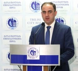 თბილისის ბიუჯეტის პროექტში მერიის ადმინისტრაციის, საქალაქო სამსახურების და გამგეობების შრომის ანაზღაურება შემცირებულია