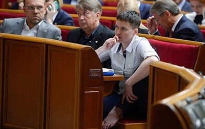 ნადეჟდა სავჩენკო უმაღლეს რადაში ფეხშიშველი დადის