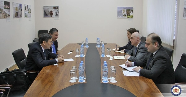 დავით ზალკალიანი ელჩ ჯონ ჰერბსტს შეხვდა