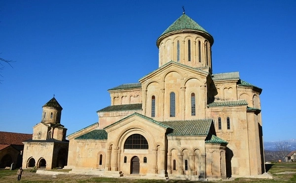 გაუგებარია კულტურის სამინისტროს მხრიდან გელათზე დღეს მომუშავე საკონსერვაციო ჯგუფის ადვოკატირება - საპატრიარქო 