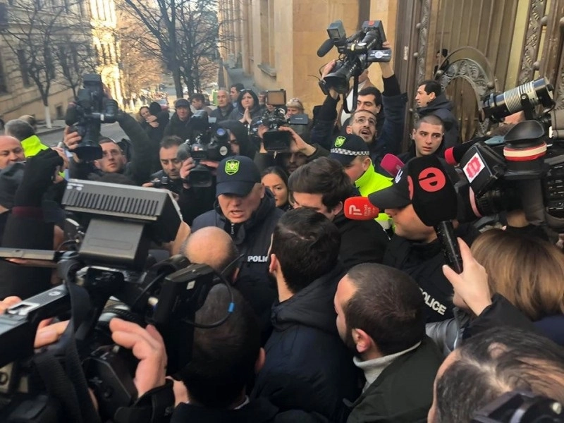 პარლამენტთან, გენერალურ პროკურორად ირაკლი შოთაძის კანდიდატურას აპროტესტებენ