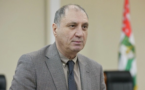 აფხაზეთში არ არსებობს პოლიტიკური ძალა, რომელიც რუსეთთან შეერთებას ითხოვს - სერგეი შამბა დმიტრი მედვედევს