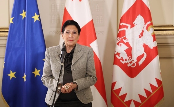 ვგმობ რუსების მიერ საქართველოს მიწების მორიგ მიტაცებას და მცოცავი ანექსიის პოლიტიკას, მოვუწოდებ საერთაშორისო საზოგადოებას ძლიერი და სასწრაფო რეაგირებისკენ - სალომე ზურაბიშვილი