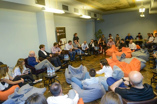 საქართველოს ბანკმა პროექტ „ბიზნეს კაფე“-ს  ფარგლებში რიგით მესამე შეხვედრა მამების დღეს მიუძღვნა