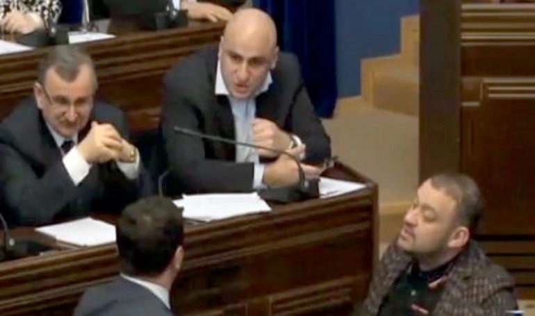 მოგკიდებ ხელს და ისეთ კარვებში შეგიყვან, რომ შეიძლება შეგეშინდეს - არჩილ თალაკვაძე ნიკა მელიას