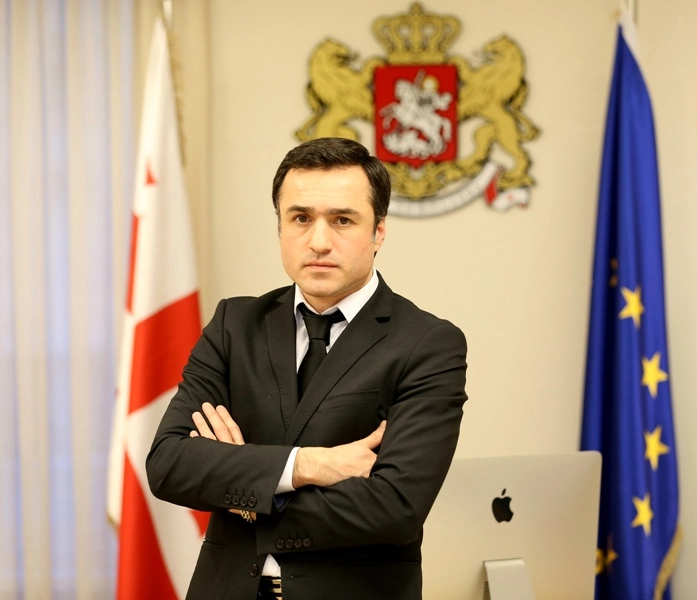 დავით ხუციშვილი თანამდებობას ტოვებს