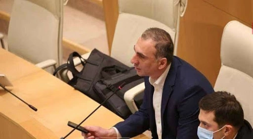 რას აკეთებთ? სააკაშვილს ეხმარებით ხელისუფლებაში დაბრუნებაში, რომ მერე ყველა ერთად დაგვიჭიროს და ძვლებში დაგვამტვრიოს - ელისაშვილი "ოცნებას"