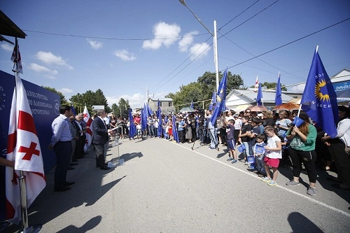 გიორგი კვირიკაშვილმა, თიანეთის მოსახლეობას ზაქარია ქუცნაშვილი წარუდგინა 