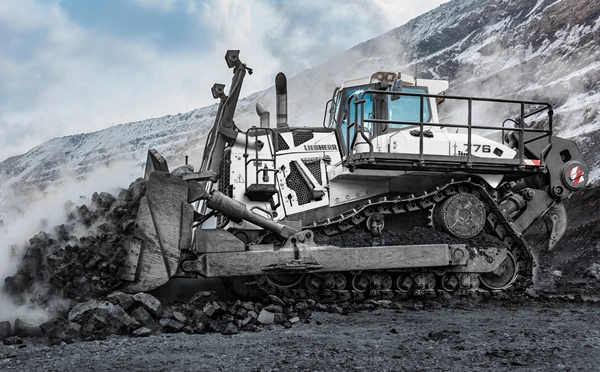  Construction Machinery Georgia-მ სომხურ დეველოპერულ კომპანიას LIEBHERR-ის ყველაზე დიდი სამთო საკარიერო ბულდოზერები გადასცა