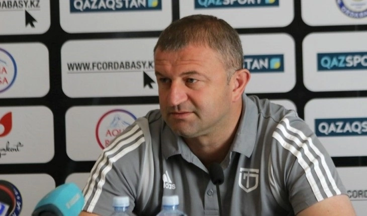ქუთაისის „ტორპედოს“ მწვრთნელმა, ყაზახეთში ჟურნალისტების შეკითხვებს რუსულ ენაზე არ უაპასუხა