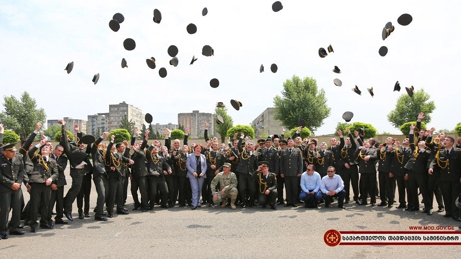 თინათინ ხიდაშელი: „იმედი მაქვს, კადეტთა ლიცეუმს გოგონებიც შეუერთდებიან“