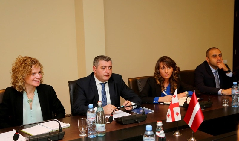 კახა კახიშვილი ლატვიის იუსტიციის მინისტრს დზინტარ რასნაჩს შეხვდა