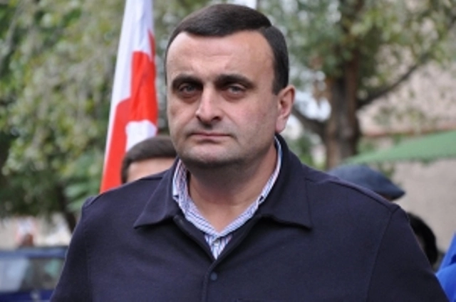 ქრთამის აღებისთვის დაკავებულ თემურ გორგაძეს ბრალს დღეს წაუყენებენ 