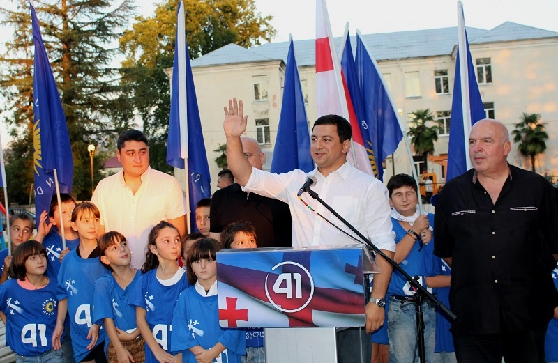არჩილ თალაკვაძე დღეს ოზურგეთის მუნიციპალიტეტის სოფელ შემოქმედის მოსახლეობას შეხვდა