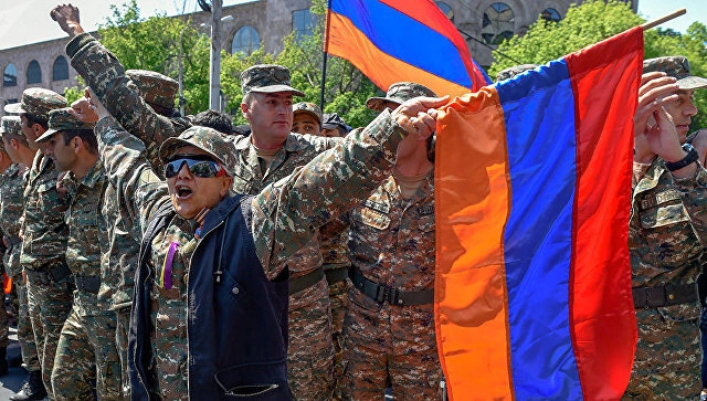 ერევანში სამხედროების ნაწილი საპროტესტო აქციებს შეუერთდა