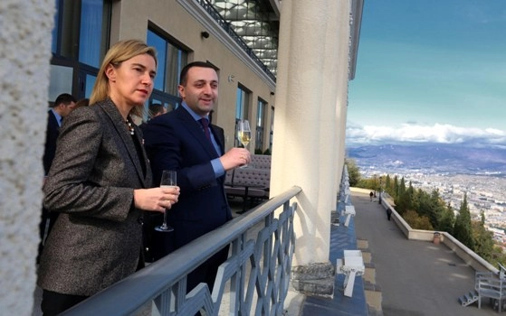 ირაკლი ღარიბაშვილმა და ფედერიკა მოგერინიმ ევროკავშირი–საქართველოს თანამშრომლობის საკითხებზე საუბარი სამუშაო სადილზე განაგრძეს
