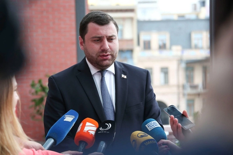 ვერტმფრენის ჩამოვარდნის ადგილზე პრეზიდენტის ადმინისტრაციის უფროსი ჩავიდა