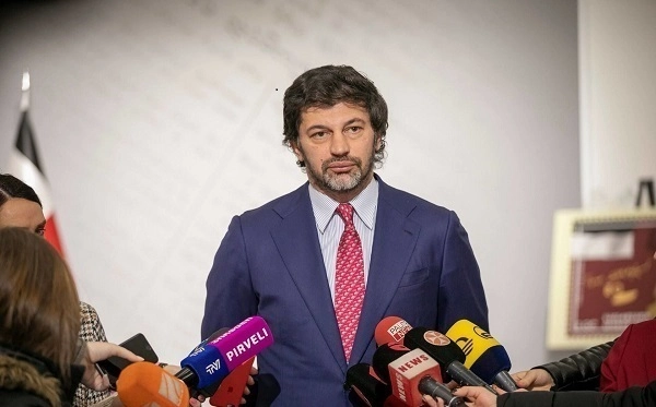 ჩემო უკრაინელო მეგობრებო, თქვენთან ერთად ვწუხვარ და განვიცდი შემზარავ ტრაგედიას, რაც ქალაქ ბროვარში ვერტმფრენის ჩამოვარდნას მოჰყვა - კალაძე