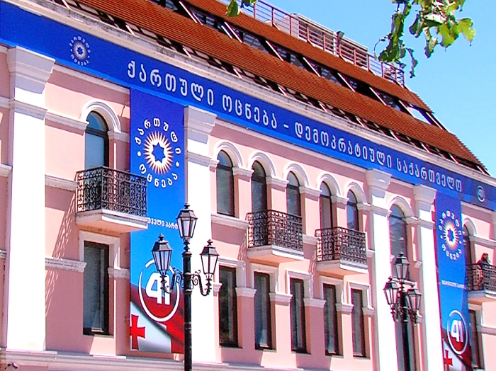 "ქართული ოცნების" ოფისში პარტიის პოლიტსაბჭოს სხდომა მიმდინარეობს 