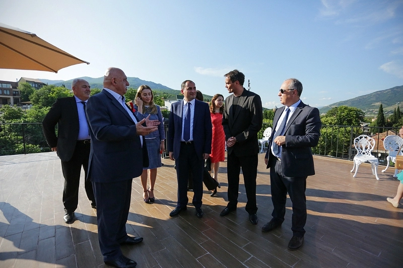 დიმიტრი ქუმსიშვილი მცხეთაში ახალი სასტუმროს გახსნის ღონისძიებას დაესწრო
