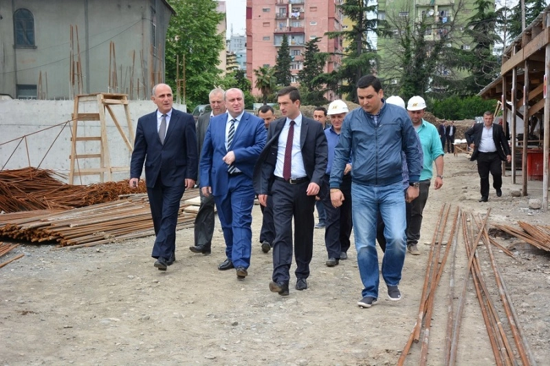  არჩილ ხაბაძემ და დავით ბალაძემ რეპუბლიკური საავადმყოფოს მშენებლობის პროცესი მოინახულეს