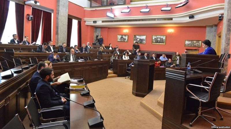 იურიდიულ საკითხთა კომიტეტმა „სააკაშვილ-ბოკერიას დანაშაულებრივ რეჟიმად გამოცხადების შესახებ“ რეზოლუციის პროექტზე კენჭისყრა გადადო