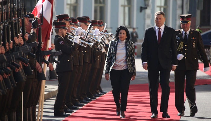 რიგაში საქართველოს პრეზიდენტის დახვედრის ოფიციალური ცერემონია გაიმართა